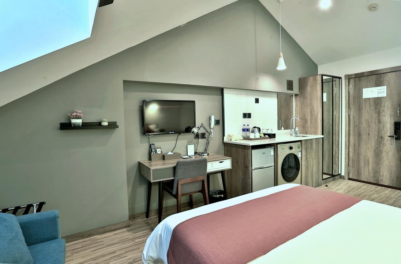 U Hotels Xintiandi Shanghai Exteriör bild